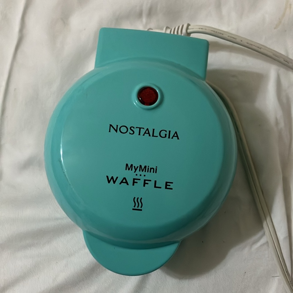Mini Waffle Maker - Picture 7 of 7